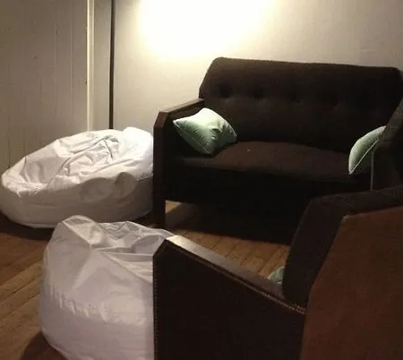 Tag Hostel-2